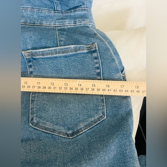 Good American denim jumpsuit, and it has a very clean, modern-utility vibe SZ 2 - Picture 8 of 16